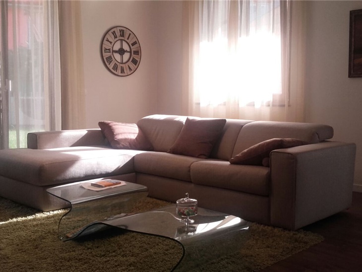La casa di Luca - divano componibile + tavolino in cristallo curvato